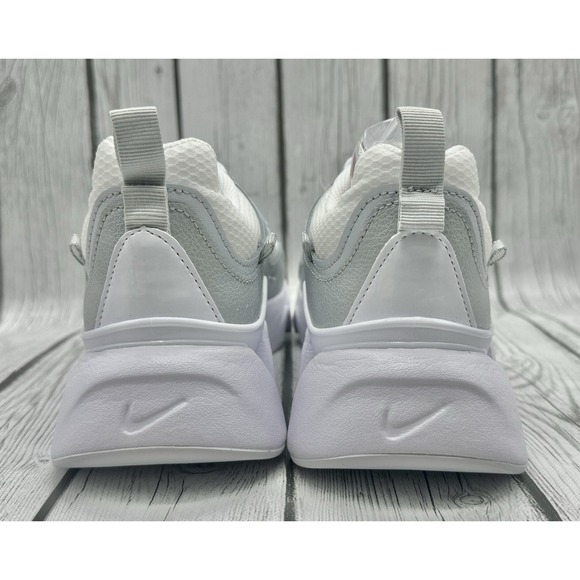 Nike Women's RYZ 365 2 White Metallic Platinum Size 11.5 CU4874‑105 - Picture 2 of 9